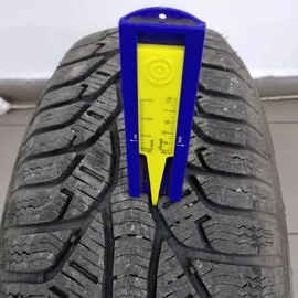 KLÉBER 195/60R15 Dot:3011 6mm használt TÉLI gumiabroncs 