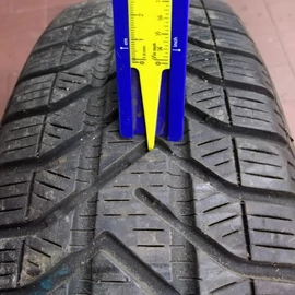 Pirelli 175/65R15 Dot:2712 6mm használt TÉLI gumiabroncs