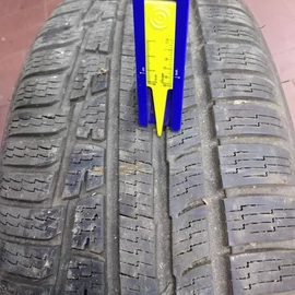 Nokian 235/55R17 Dot:3515 7 mm TÉLI használt gumiabroncs