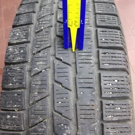 Pirelli 225/65R17 Dot:2811 4mm TÉLI használt gumiabroncs