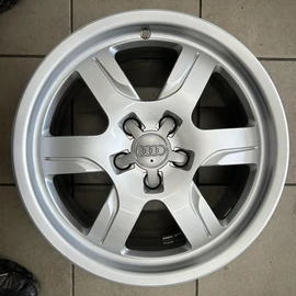 AUDI 7.5J x 17 H2 ET28 8T0 601 gyári használt felniszett 4 db