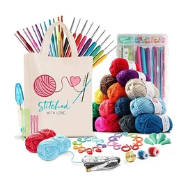 Horgoló készlet színes fonalakkal, válltáskával holm8479