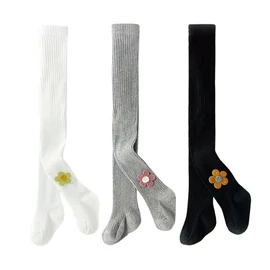 Lány harisnyanadrág szett – 3 pár, virágos díszítéssel GG127995-10